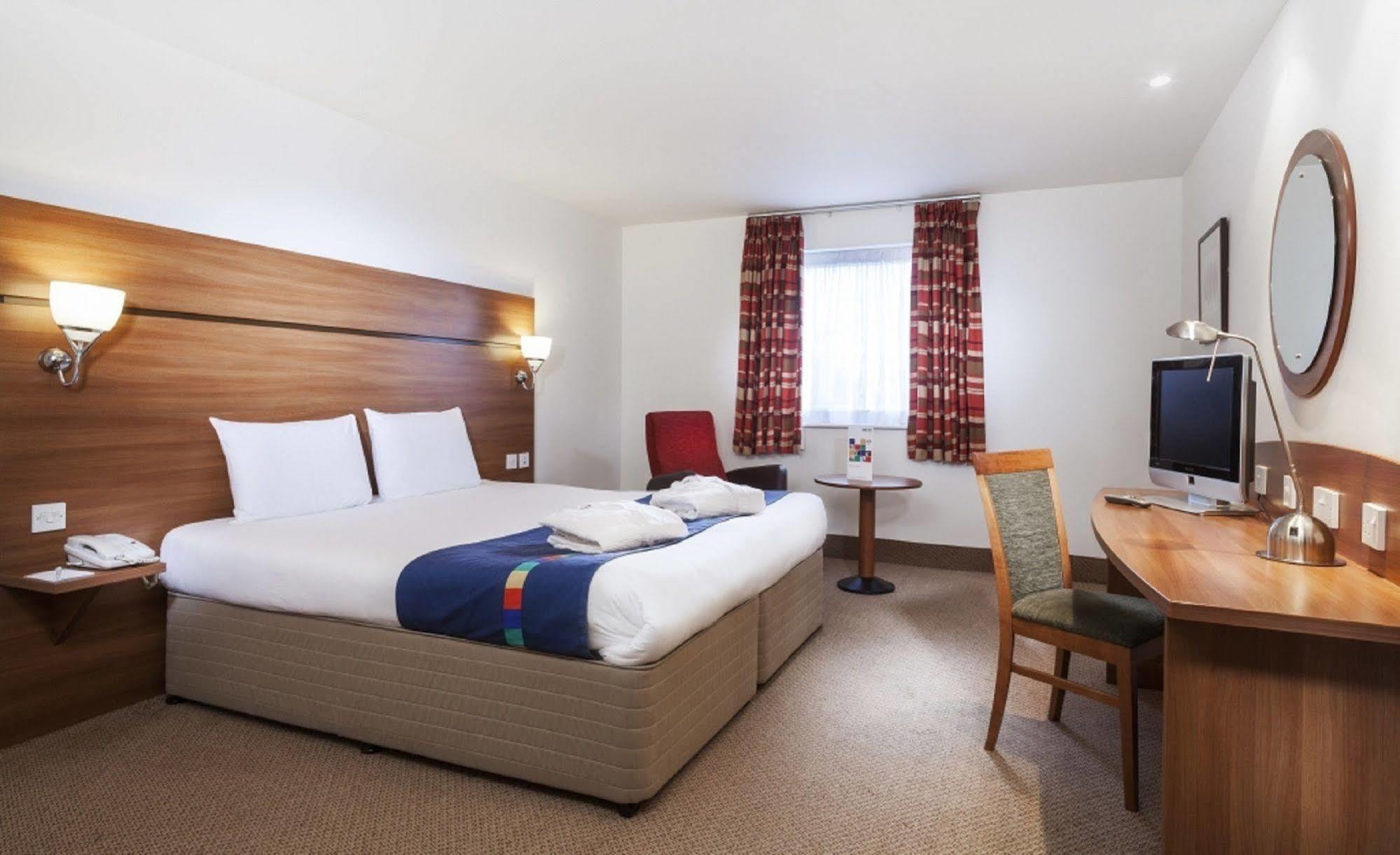Doncaster International Hotel By Roomsbooked Ngoại thất bức ảnh