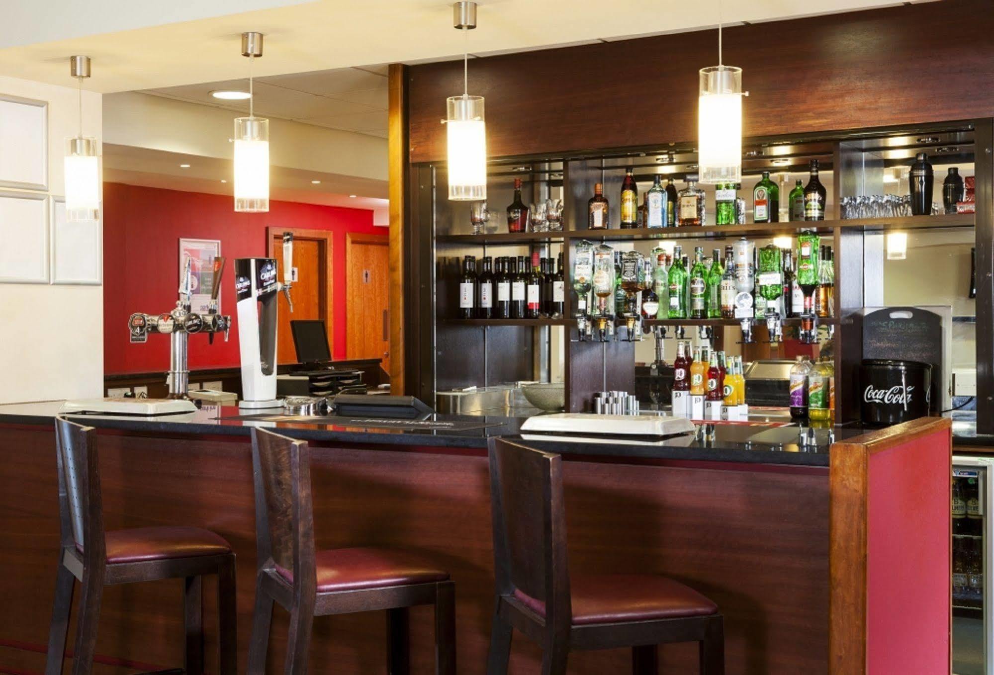 Doncaster International Hotel By Roomsbooked Ngoại thất bức ảnh
