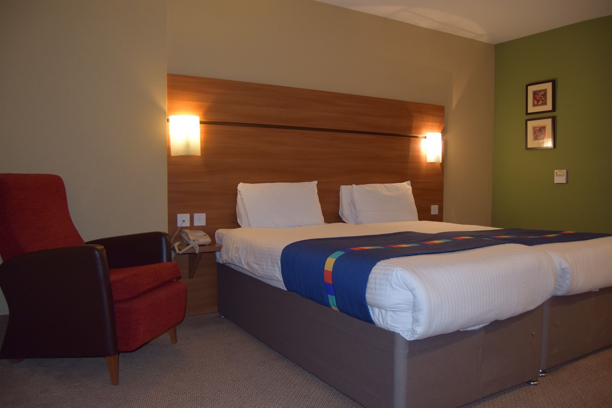 Doncaster International Hotel By Roomsbooked Ngoại thất bức ảnh