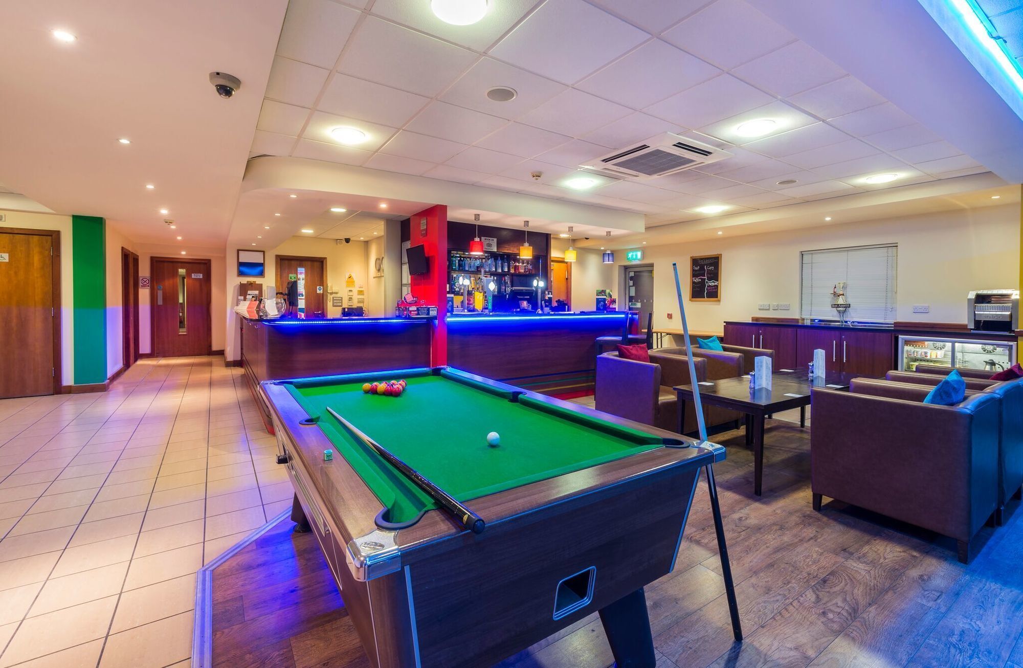 Doncaster International Hotel By Roomsbooked Ngoại thất bức ảnh