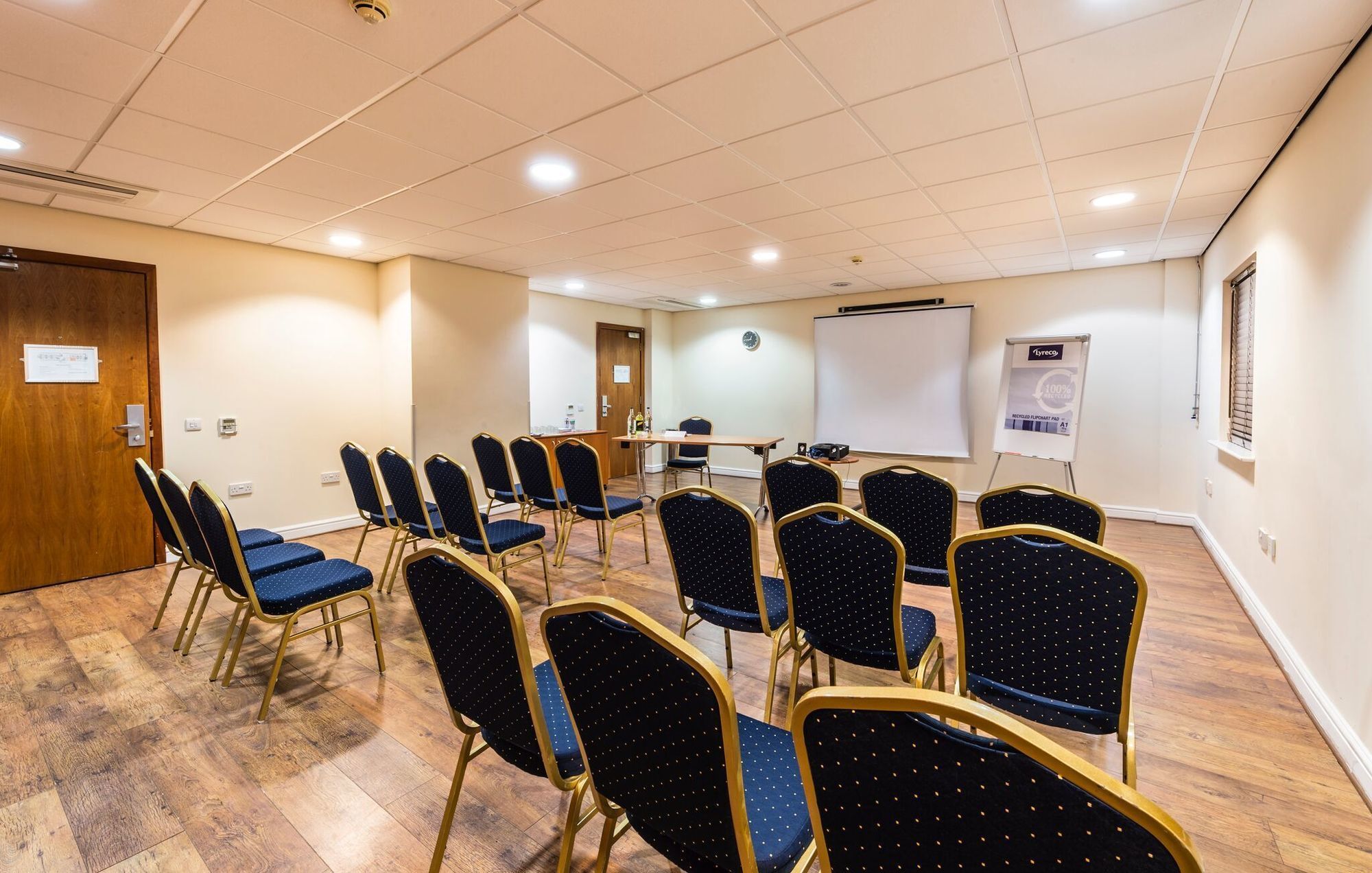 Doncaster International Hotel By Roomsbooked Ngoại thất bức ảnh