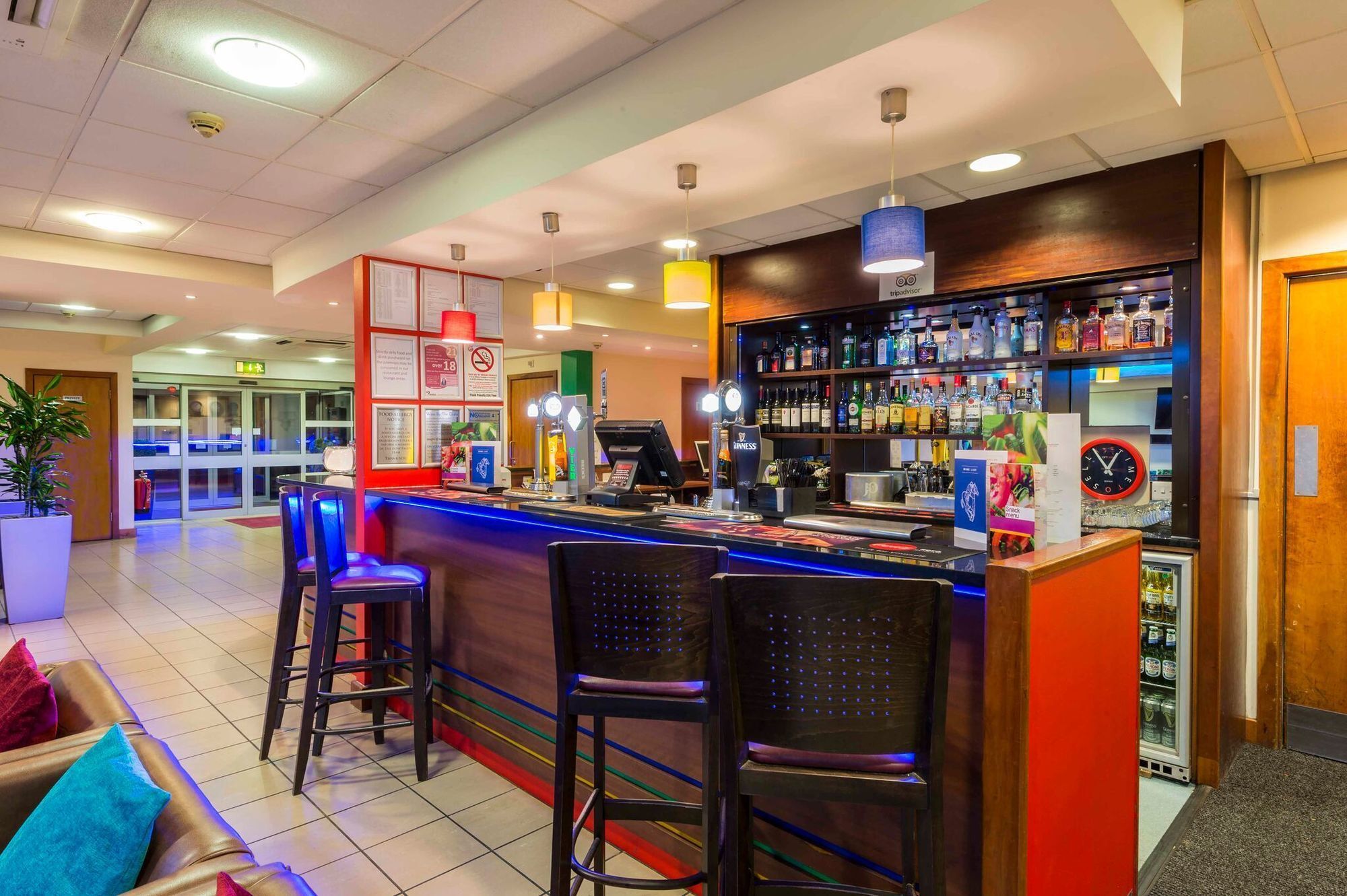 Doncaster International Hotel By Roomsbooked Ngoại thất bức ảnh