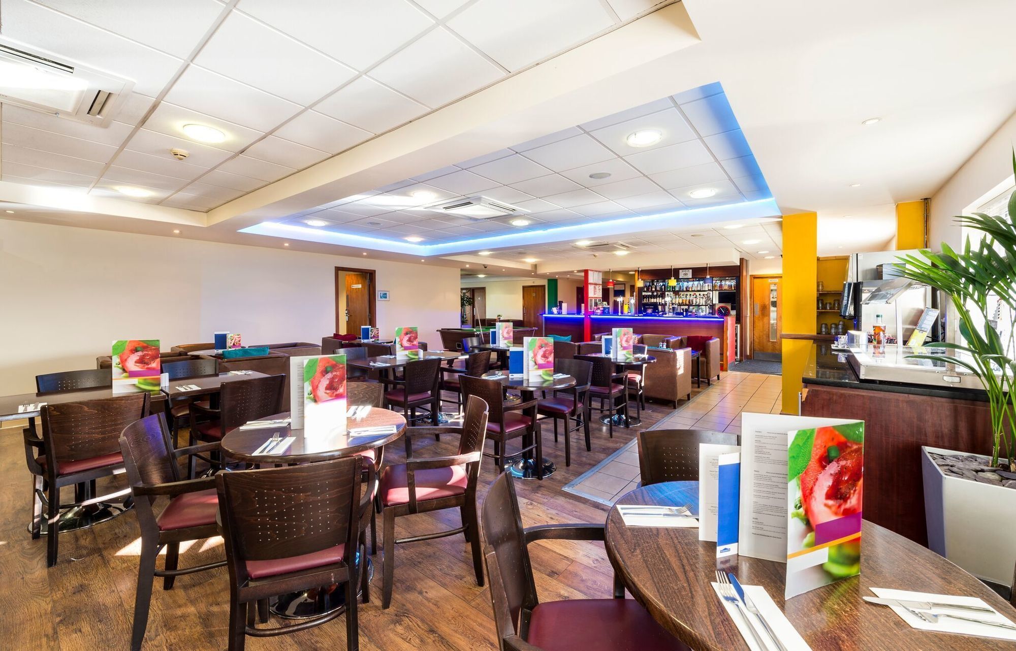 Doncaster International Hotel By Roomsbooked Ngoại thất bức ảnh